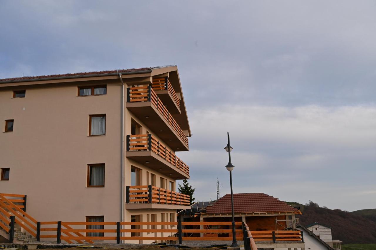 Magnolija Resort Ponikva Kocsani Kültér fotó